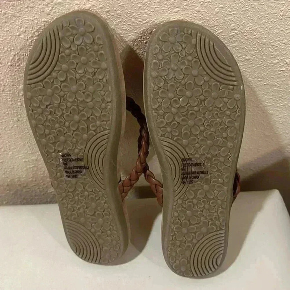 White mountain flip-flops size 9 Brown - Picture 3 of 3